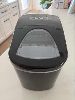 Portable ice maker