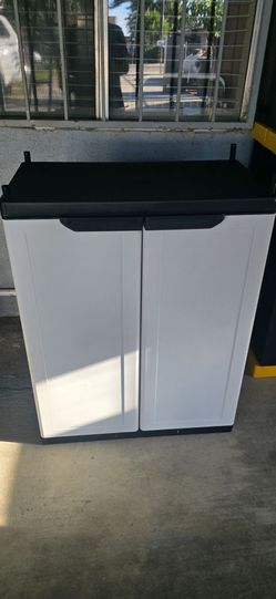 Garage cabinet storage