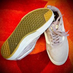 VANS SKATEBOARD SHOES, PRO. SIZE: 9. GOOD CONDITION!