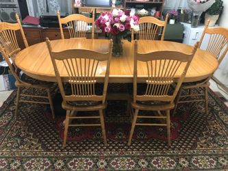 Dinning table with chairs