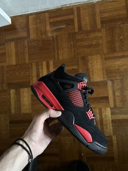 Jordan 4s red thunder size 9.5