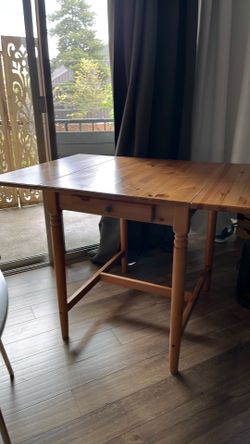 Drop leaf table