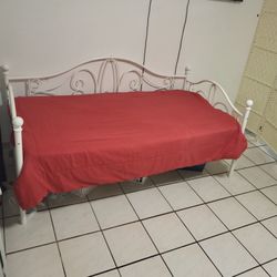 day bed with trandol bed