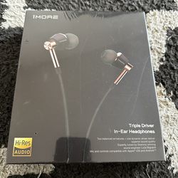1MORE Triple Driver In-Ear Earphones Hi-Res Headphones with High Resolution, Bass Driven Sound