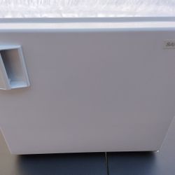 Sanyo SR-172W Mini Fridge For Office Or Dorms, Works Great!
