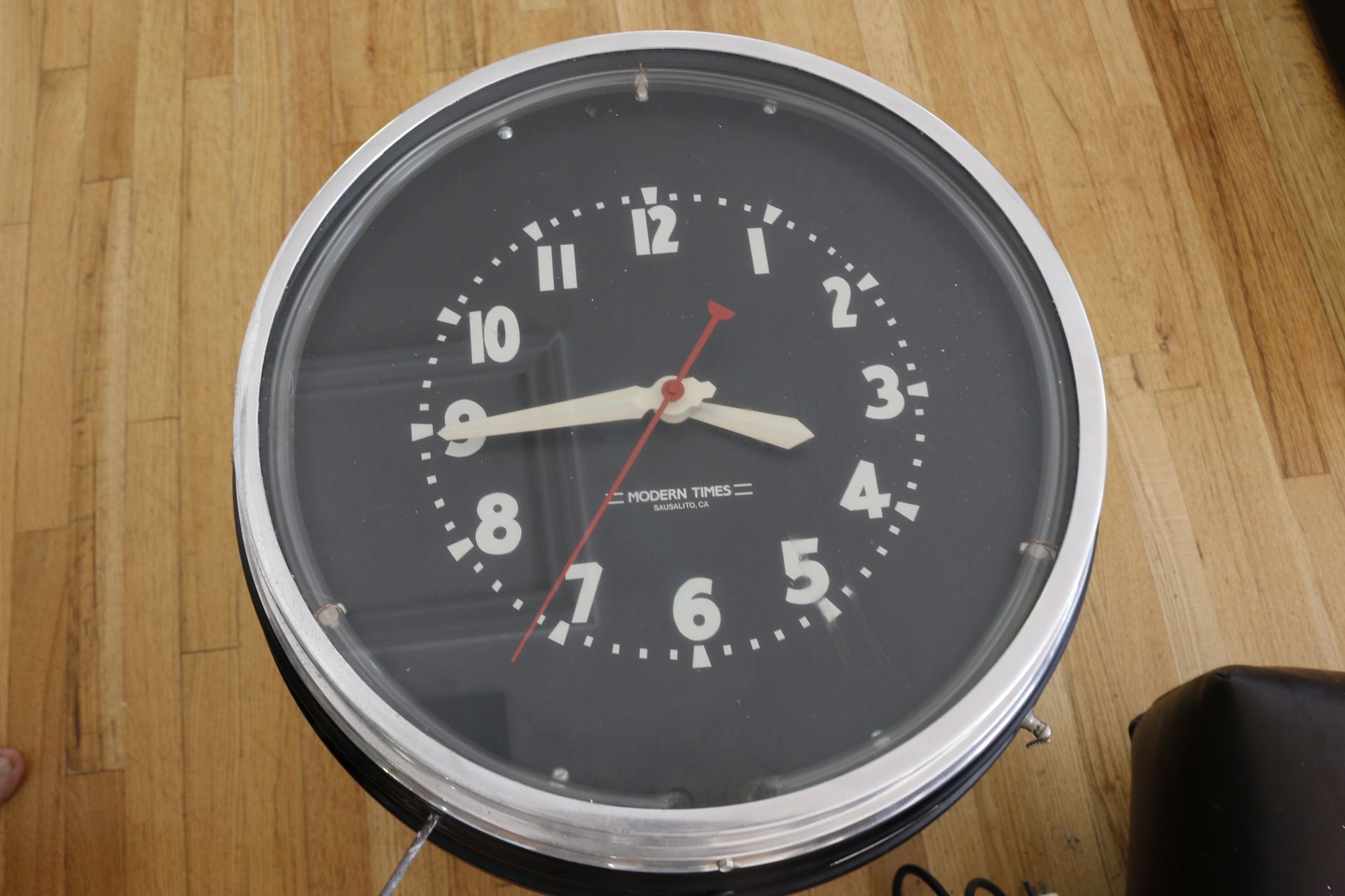 Vintage Red Neon Light Wall Clock