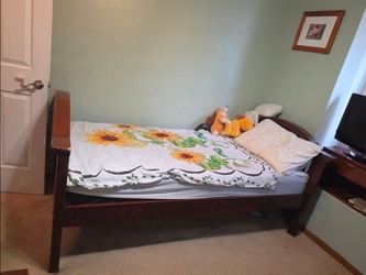 Twin/ Twin XL wood bed frame