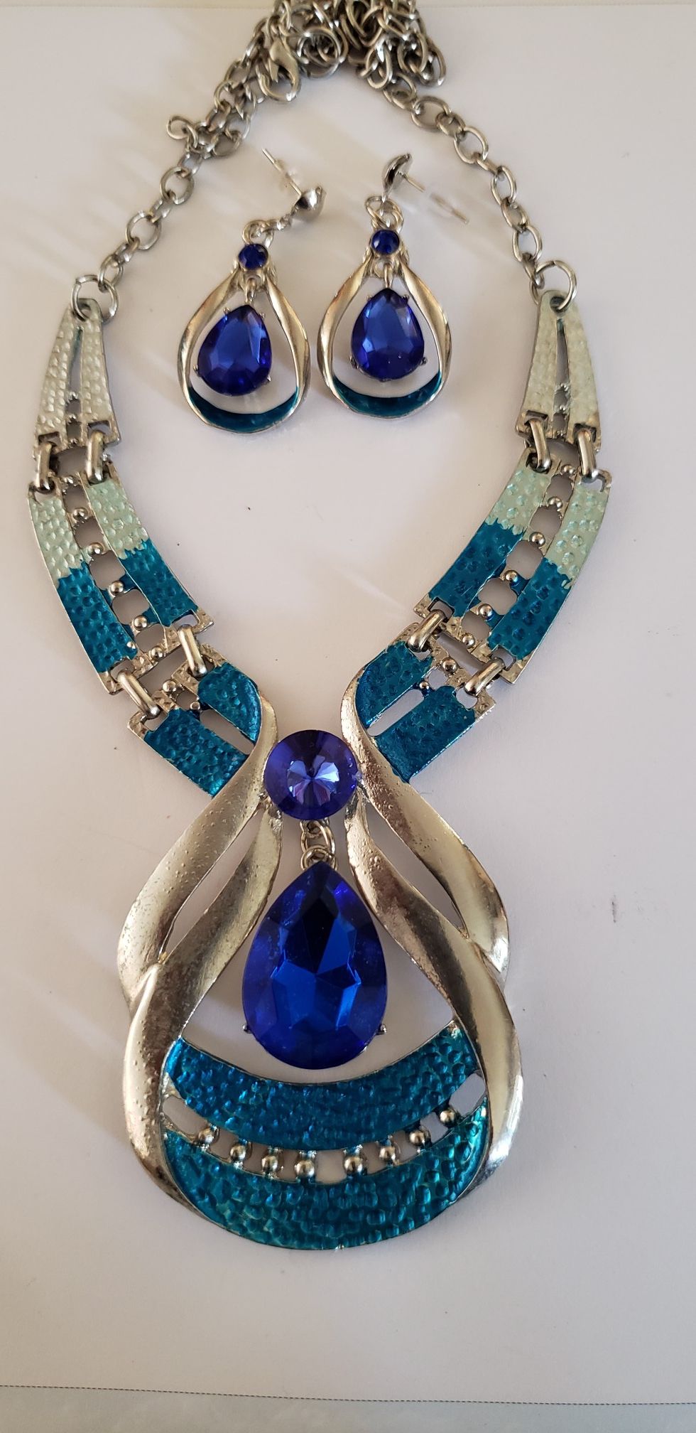 Pretty Blue Fashion Necklace and Matching Earrings