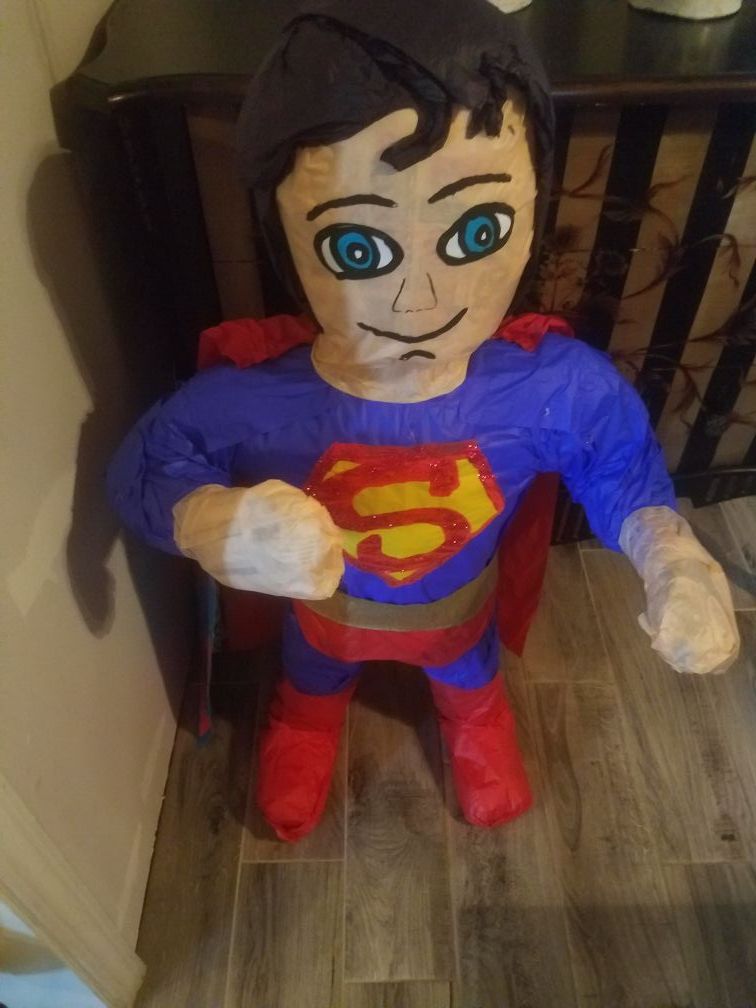 Superman PINATA
