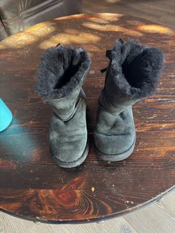 Uggs size 2 for girl in good condition