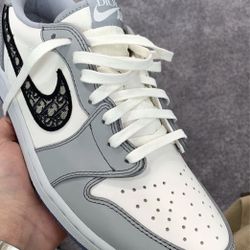 Jordan 1 Retro Low Dior – New