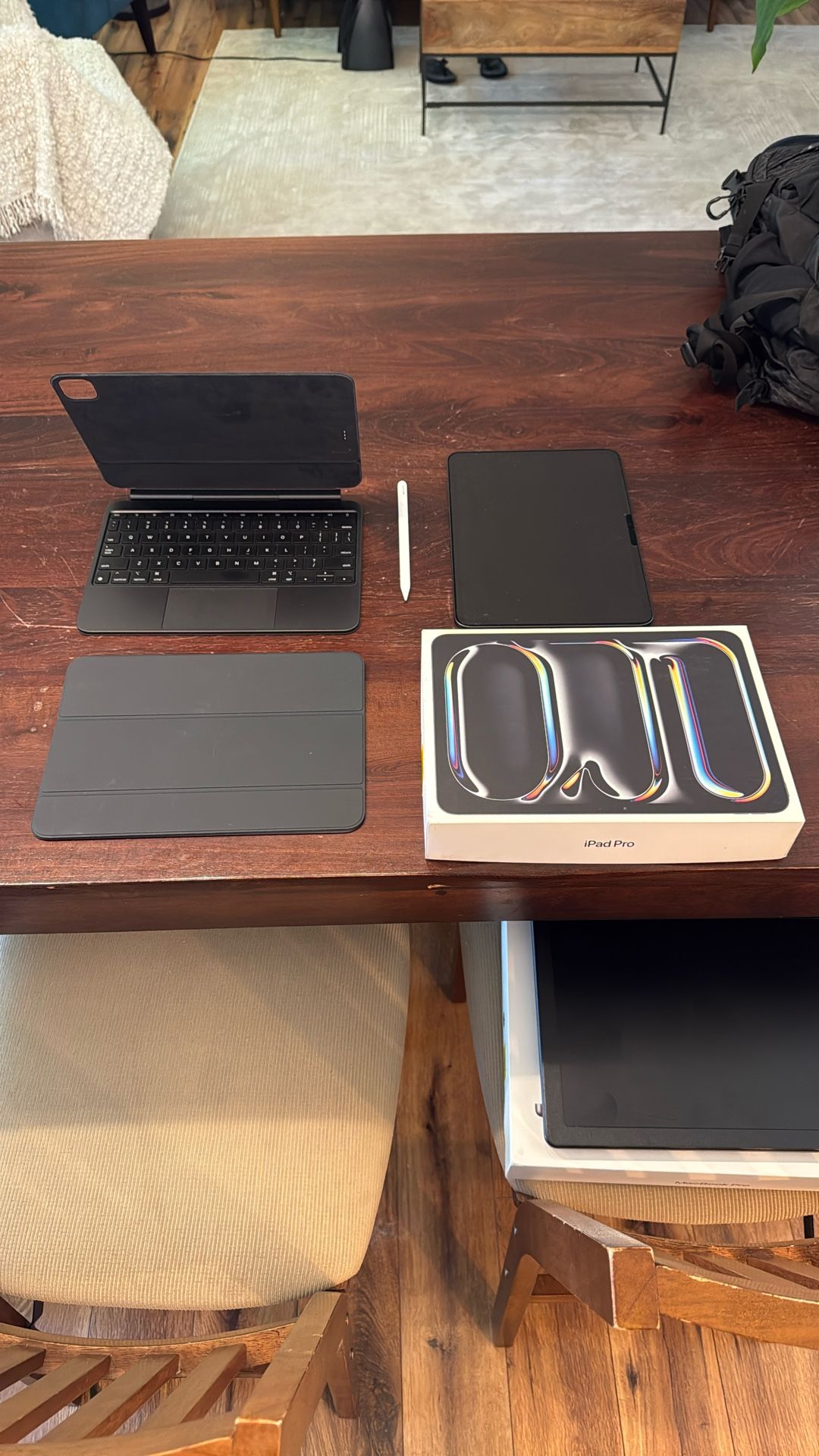 iPad Pro M4, 11” w/Magic Keyboard, Smart Folio, Apple Pencil and AppleCare!