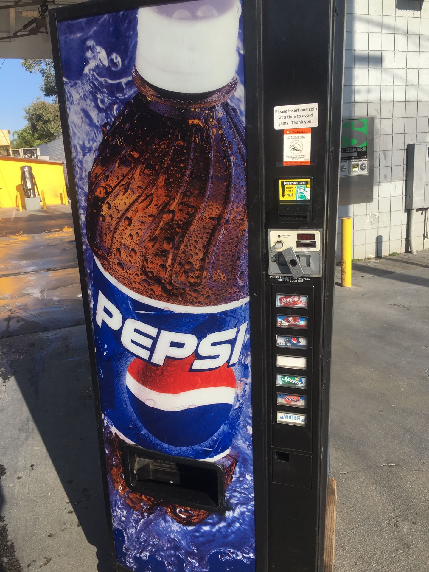 COMBO SODA AND SNACK VENDING MACHINES