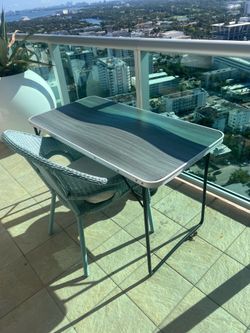 folding table with handle