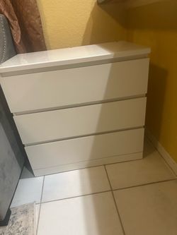 3 Drawer Dresser with Clear Top