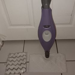 Shark steam mop with NEW, never used cleaning pad (MISSING water tank plug) AS IS/AS SEEN FIRM