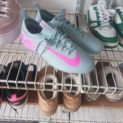 BRAND NEW SOCCER CLEATS WOMEN SIZE 7