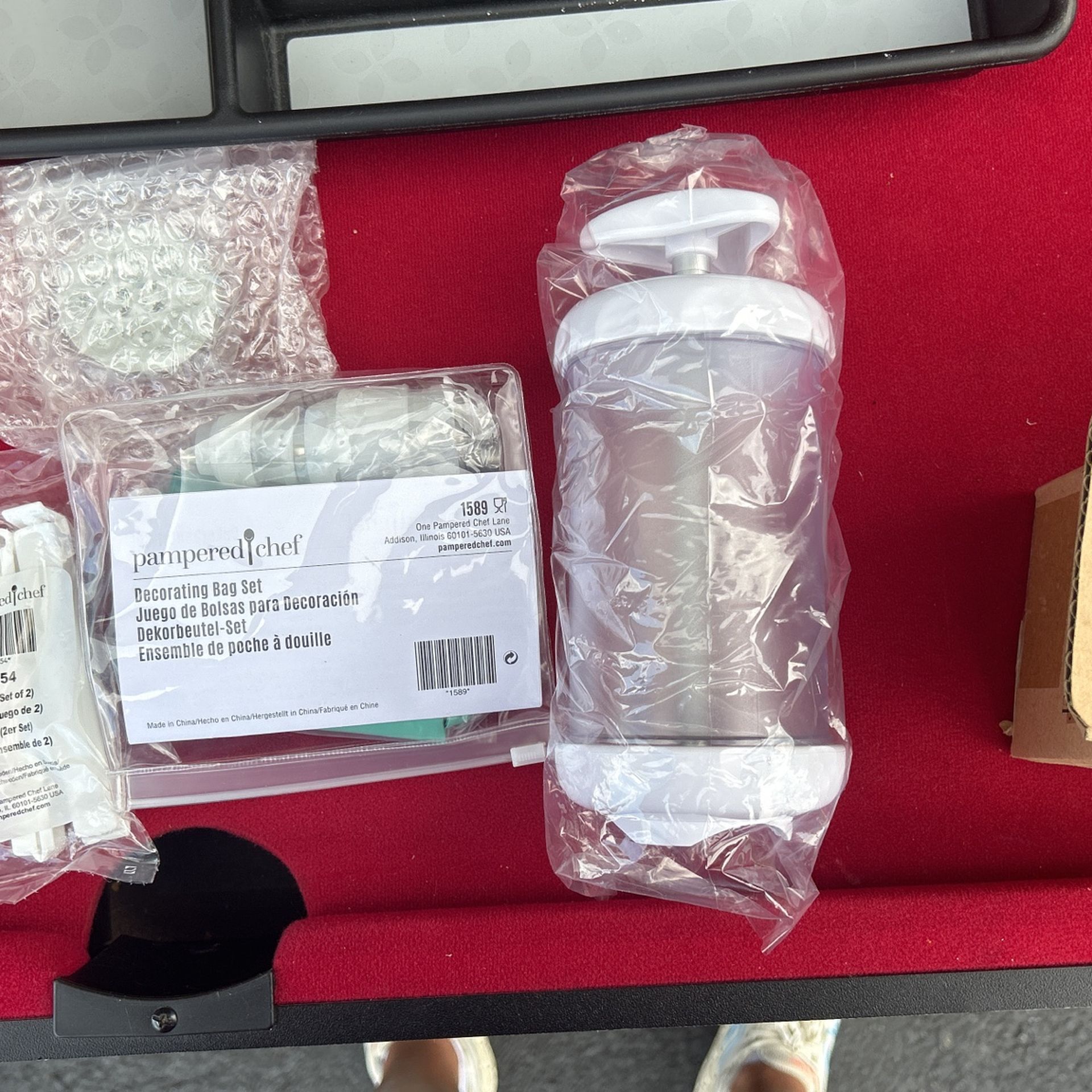 Pampered Chef Cookie Press And Decorating Bag Set