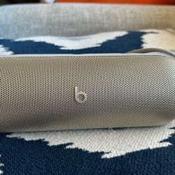 Beats Pill  : Like New  Beautiful Color 