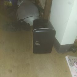 Mini-fridge 