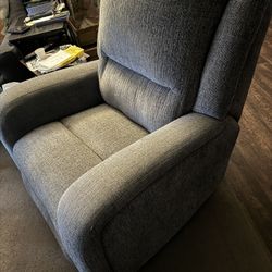 2 Electric Recliners