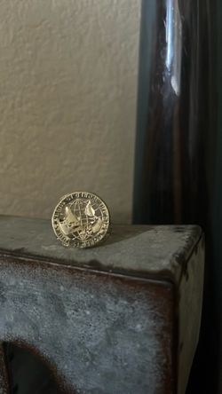 The World is yours ring