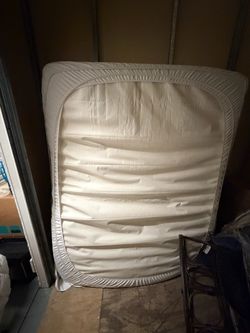 Lucid Queen Memory Foam Mattress – Good Condition