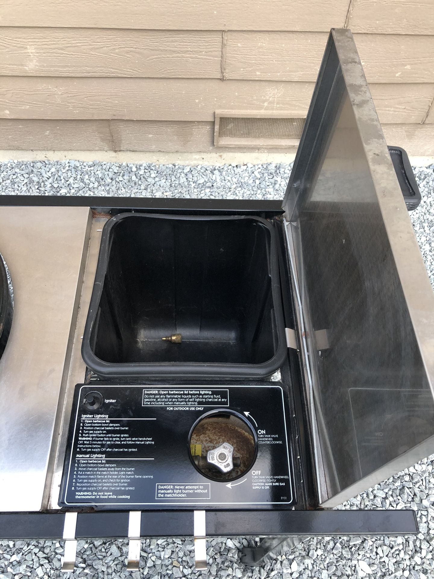 er charcoal grill with gas starter for Sale in Edmonds, WA OfferUp