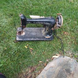 1928 Model 66 Singer Sewing Machine 