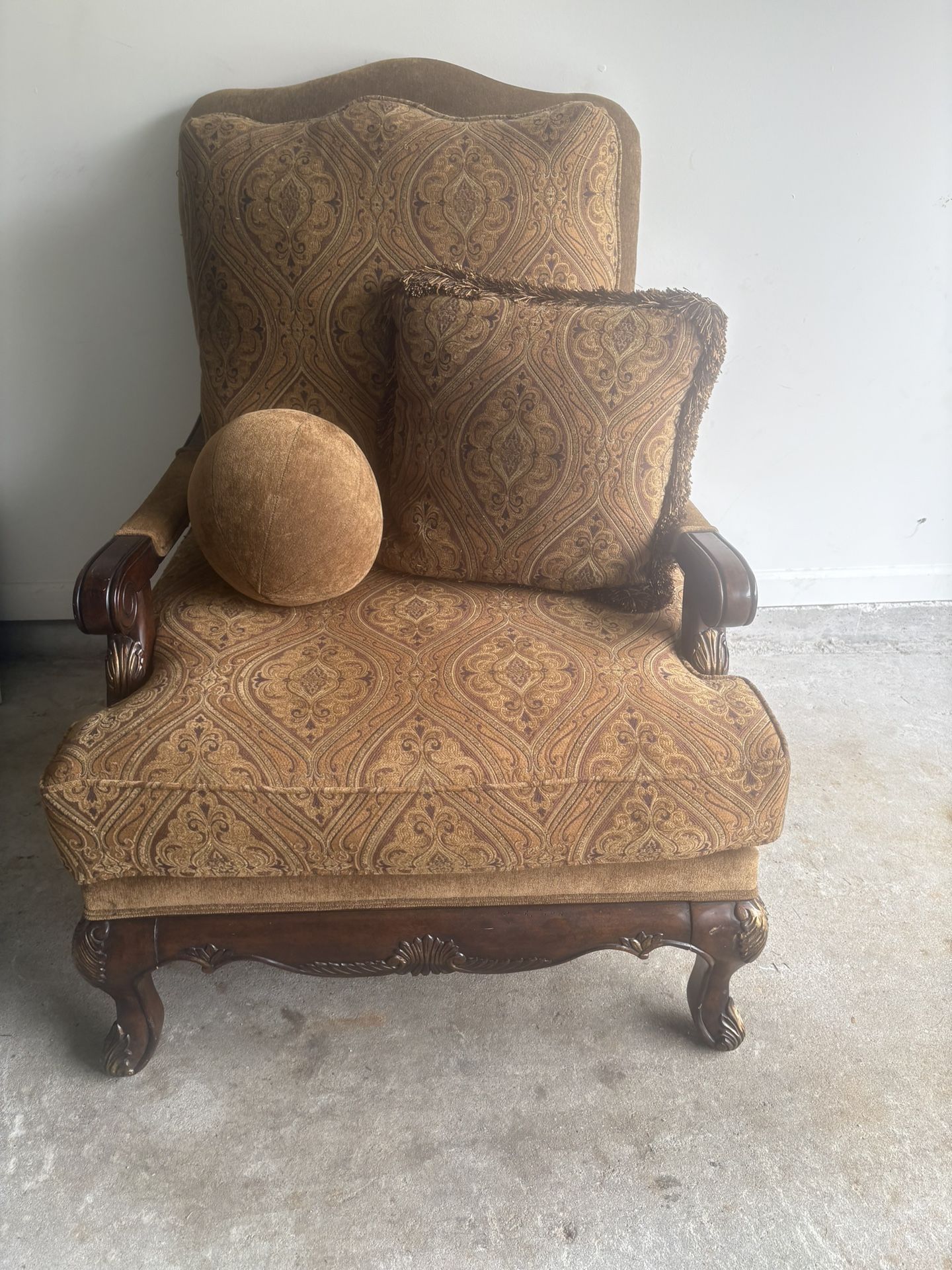 Havertys Living Room Set – Armchair, 2 End Tables, 2 Lamps (No Shades)