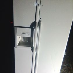Whirlpool SxS, Works Great With Ice And Water In Door