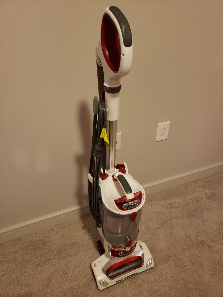Shark Professional Rotator Lift Away Vacuum