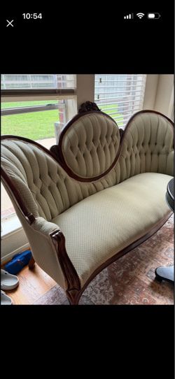 Vintage Victorian Tufted Sofa / Settee – Ornate Wood Frame