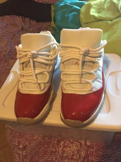 Size 11 vnds worn 3 times has box