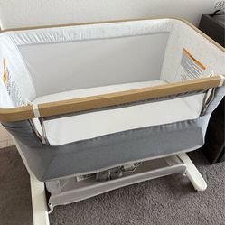VaVaSoo Electric rocking bedside bassinet
