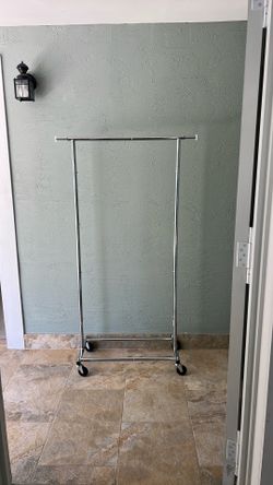 New- Simple Trending Standard Clothing Garment Rack, Rolling Clothes Organizer, Silver.