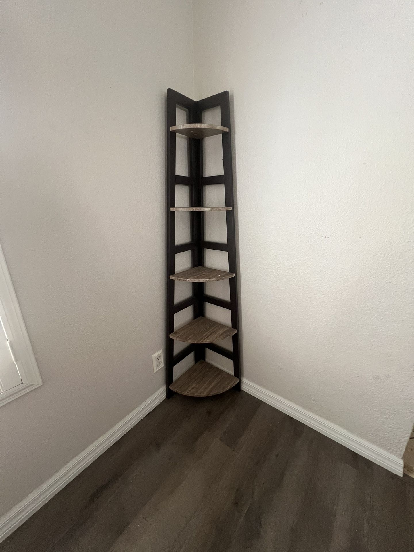 Corner ladder Shelf