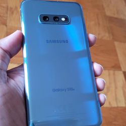 Samsung Galaxy S10e  , Factory Unlocked,  Excellent Condition Like New 