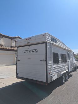 Toy hauler travel trailer