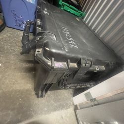 7 Locks Waterproof  Rolling Storage And Transport Container