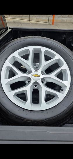 20" CHEVY truck/suv rims- Bridgestone tires 99% new