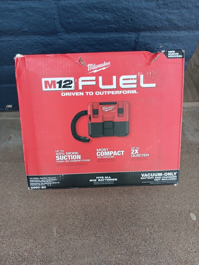 VACUUM MILWAUKEE M12 TOOL ONLY 