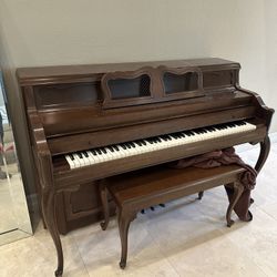 Everette 1977 Upright Piano Satin Oak Finish