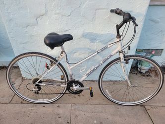 Vintage Diamondback Camo Touring Bike – 700c – Steel Frame – Smooth Ride