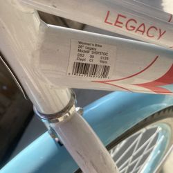Woman’s Schwinn Beach cruiser