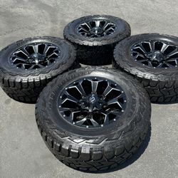 Duramax Chevy GMC 2500 Fuel Assault Lug 20” Wheels With 37” Toyo R/T Tires 8x180