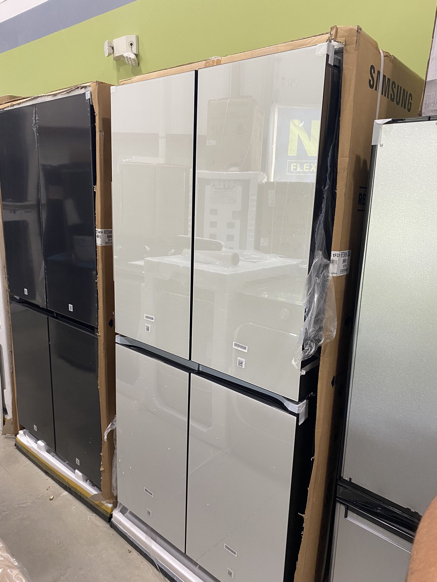 Samsung 4 Door Flex Bepsoke White Glass Refirgerator
