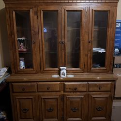 Real wood china gabinete