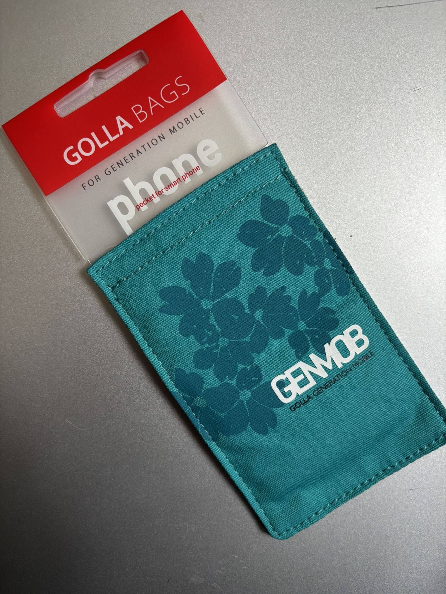 📱 Golla Smartphone Pocket – Stylish & Functional