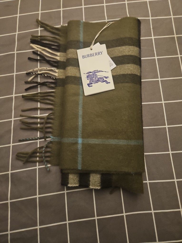 Burberry Cashmere Scarf9